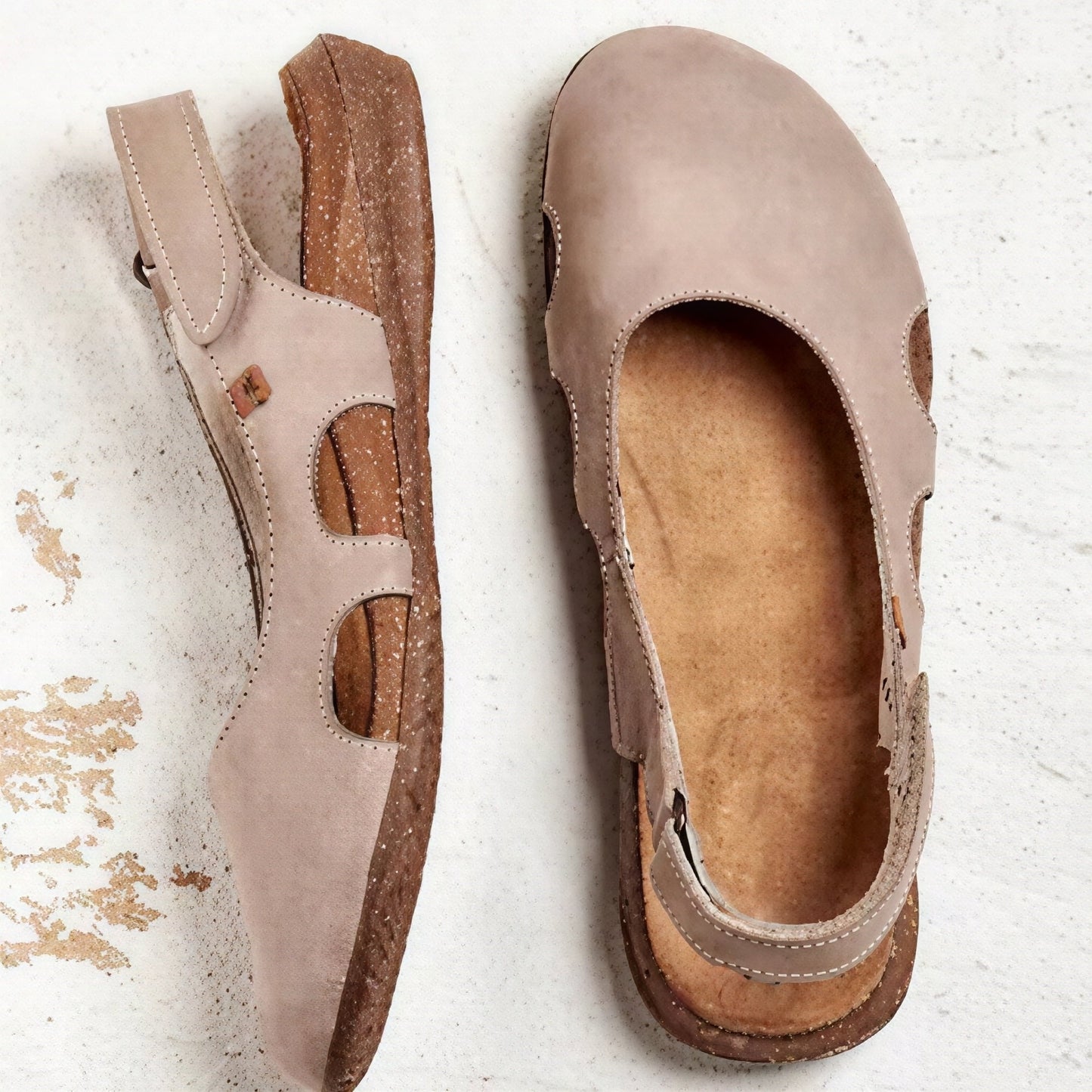 Summer sandals with closed design
