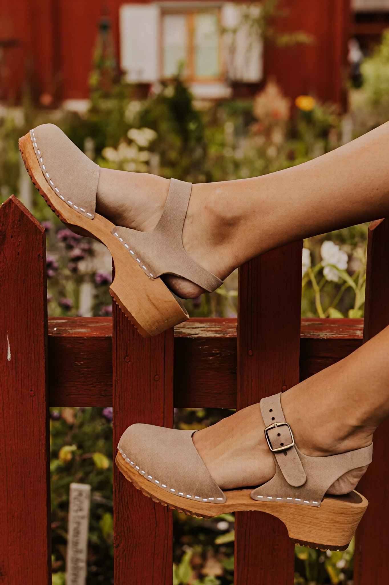 Women's sandals with buckle