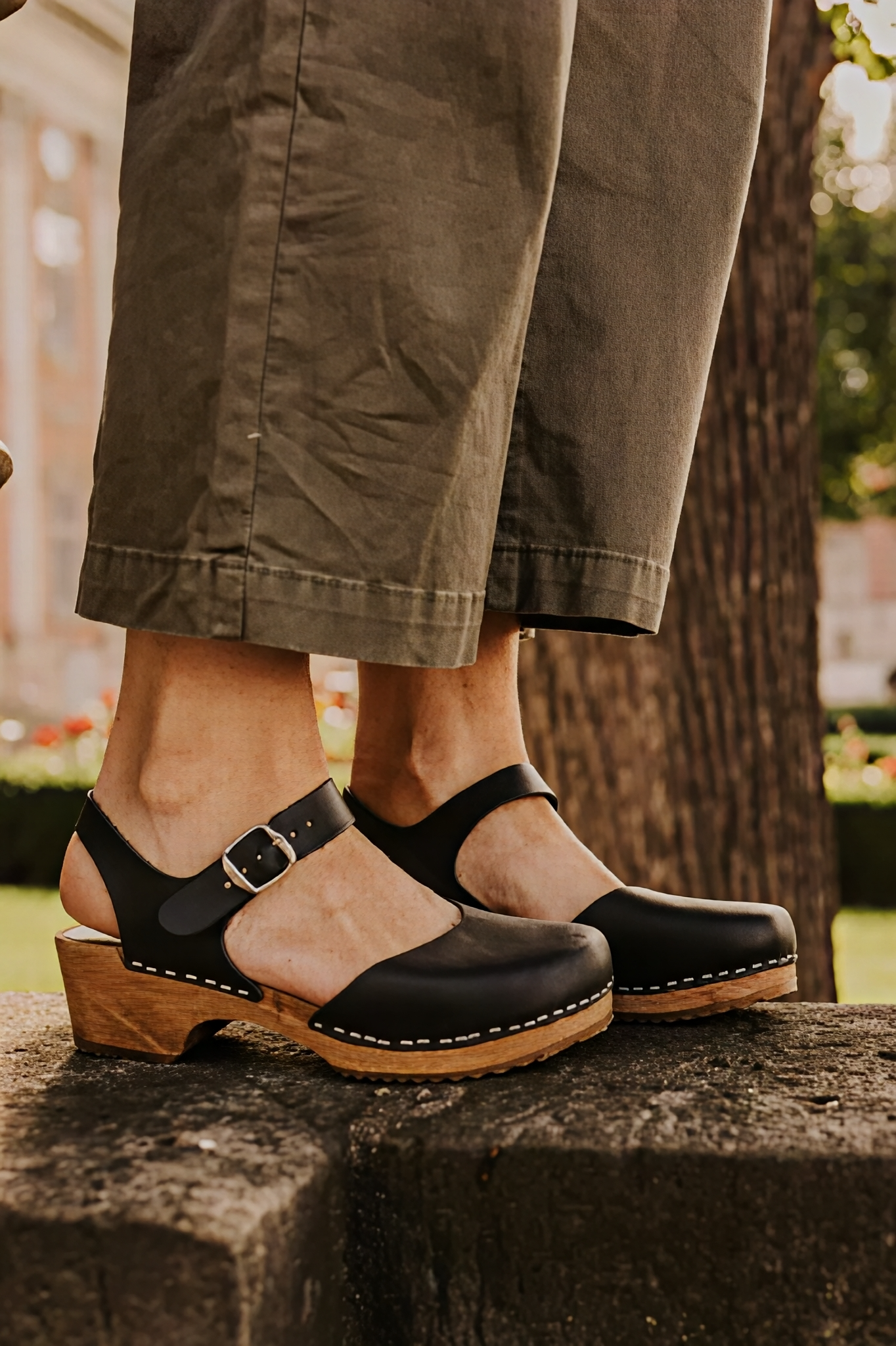 Women's sandals with buckle