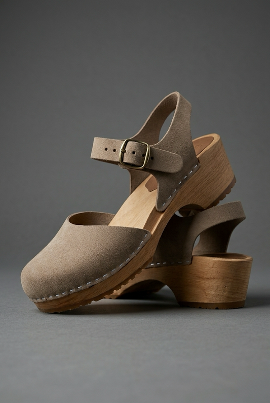 Women's sandals with buckle